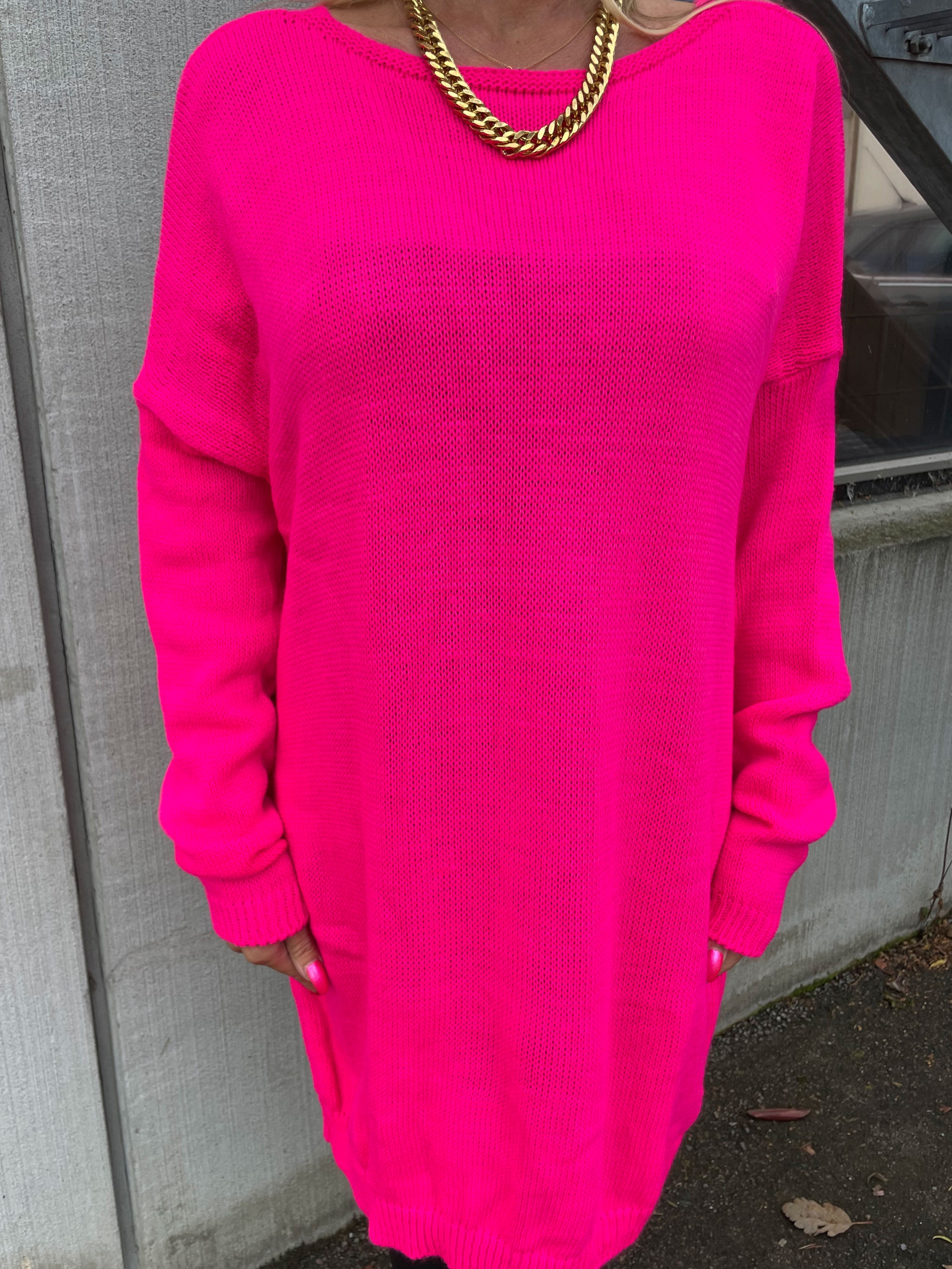 Stella - Enkel stickad klänning med djup rygg